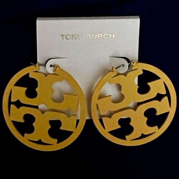 🆕Tory Burch Authentic Yellow Double T Matte Painted Large Hoop Earrings - Picture 9 of 11
